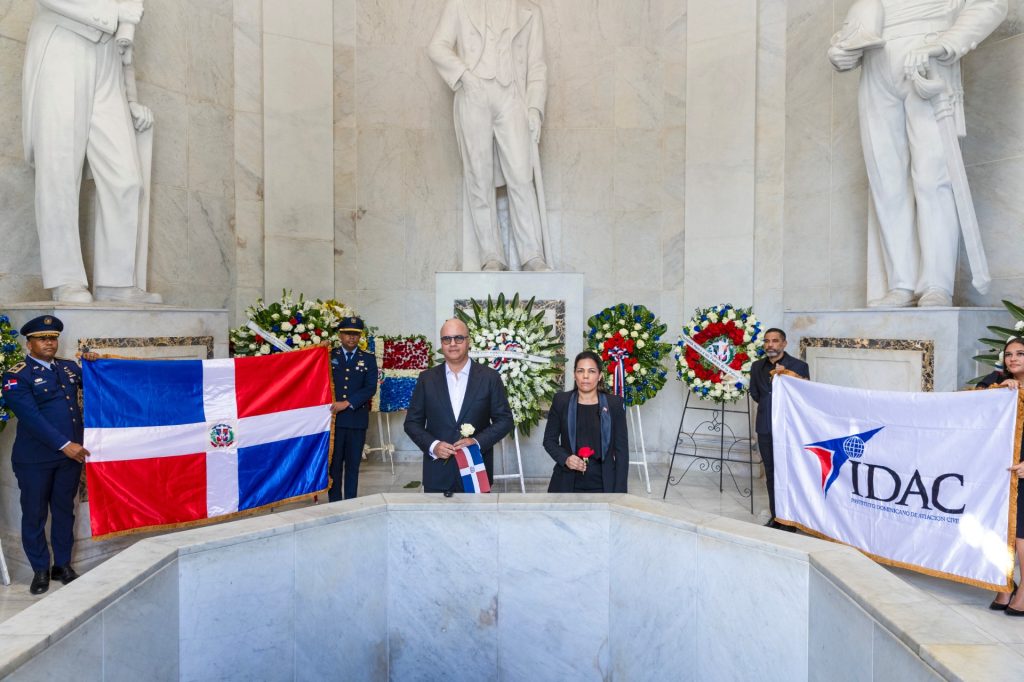 El director general, Igor Rodríguez y la subdirectora del Idac, Paola Plá Puello