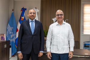 El director general del IDAC, Igor Rodríguez Durán, junto al embajador del Estado de Qatar, Yaser Awad Al-Abdulla.