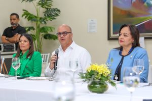 Igor Rodríguez Durán, director general del IDAC, Paola Aimée Plá Puello, subdirectora general del IDAC y Clara Fernández, directora de la Asca.
