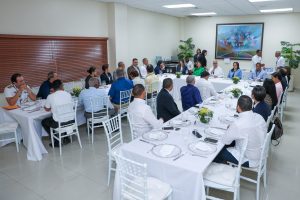 El director general del IDAC, Igor Rodríguez Durán, durante encuentro con directores ejecutivos de Centros de Entrenamiento Aeronáutico y Aeroclubes.