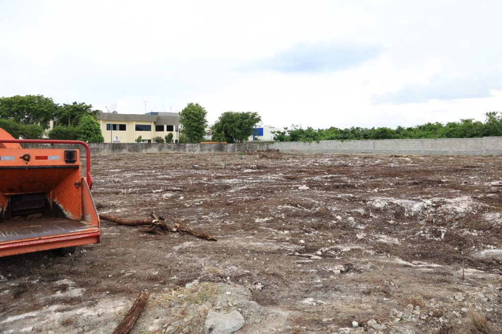 Inmediaciones del Aeropuerto Internacional Las Américas, Aila, Doctor José Francisco Peña Gómez donde inician los trabajos de instalación del Radar Doppler Meteorológico Banda C.