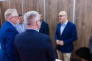  Igor Rodríguez Durán, director general del Instituto Dominicano de Aviación Civil, Idac, junto a directores de la Organización de Aviación Civil Internacional (OACI) 