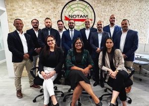 Instructores de los simuladores.