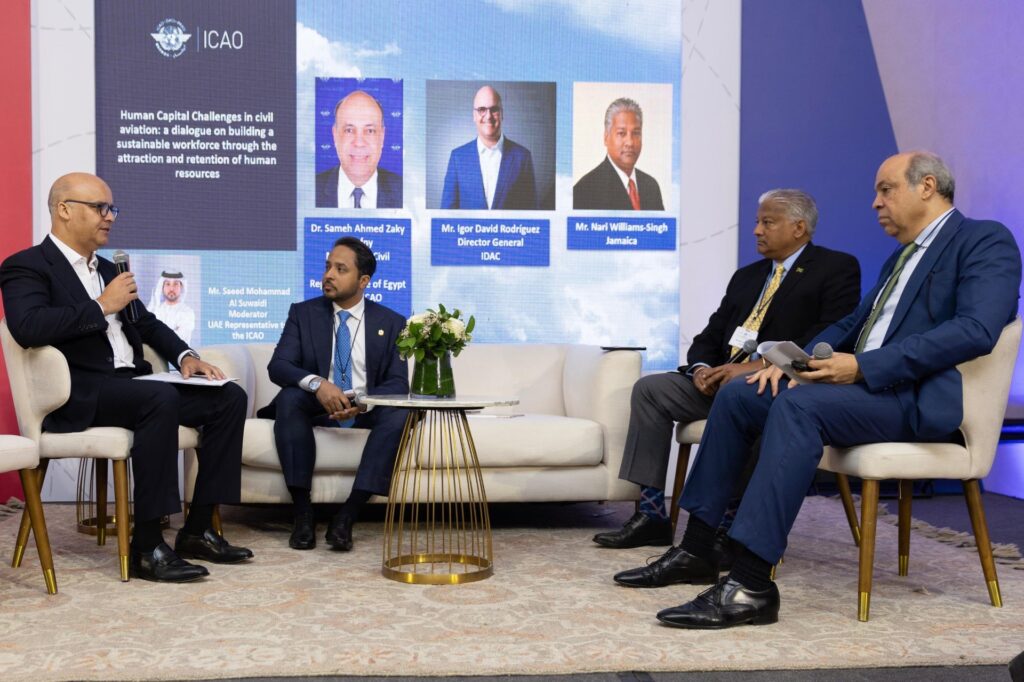 Igor Rodríguez Durán, director general del IDAC durante su participación en el panel “Desafíos del Capital Humano en la Aviación Civil