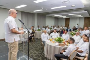 Igor Rodríguez Durán, director general del IDAC durante su participación en la entrega de licencias y certificados a nuevos pilotos.