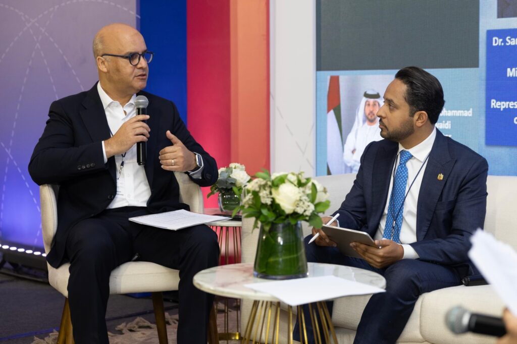  Igor Rodríguez Durán, director general del IDAC y Saeed Mohammad Al Suwaidi, moderador UAW en representación de OACI.