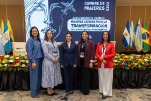 Paola Aimée Plá Puello, subdirectora general del IDAC; Maribel López, directora de Recursos Humanos; Yildis Almonte, directora de Planificación y Desarrollo; y Yeimi Portes Perdomo, directora Legal y Nathali Herasme, presidente de la fundación Mujeres Dominicana en la Aviación (FUMDOAV).
