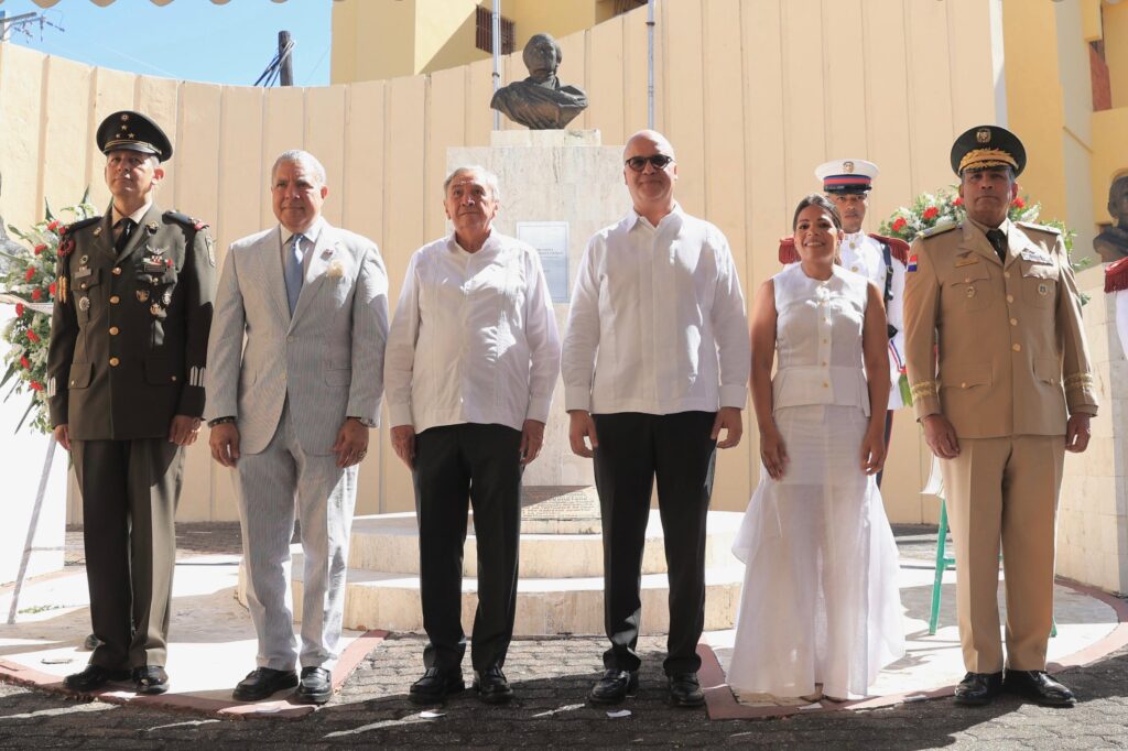 De izquierda a derecha, coronel de Infantería del Estado Mayor, Marco Antonio Palomares Sánchez, agregado militar de la Embajada de México; Embajador José Tomás Ares, director de Relaciones con el Caribe del Ministerio de Relaciones Exteriores de la República Dominicana; Carlos Miguel Aysa González, Embajador de México; Igor Rodríguez Durán, director general del Idac; Paola Aimée Plá Puello, subdirectora general del Idac y mayor general Francisco A. Ovalle Pichardo, comandante del Comando Conjunto Metropolitano del Ministerio de Defensa.
Igor Rodríguez Durán, director general del Idac.