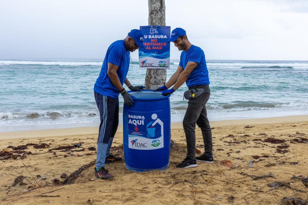 Se instalaron avisos informativos que promueven la protección de los ecosistemas marinos.