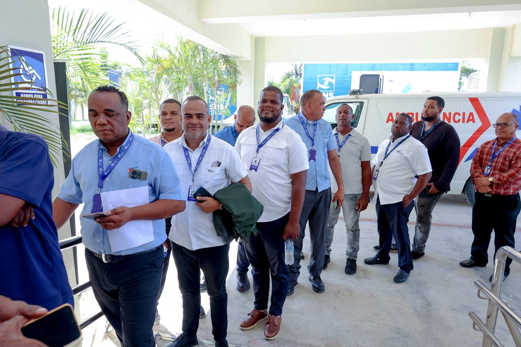 Choferes del IDAC participan en la jornada de salud visual desarrollada en el Complejo Aeronáutico Norge Botello.