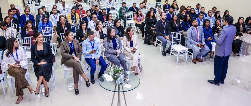 Vista panorámica del personal del IDAC qué participó en "Innovair 2026", en su tercera edición.